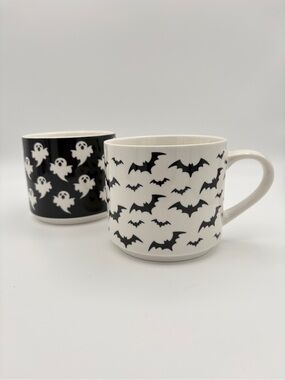 Mug Shotz Two Large Mugs One with Ghosts and One with Bats Halloween